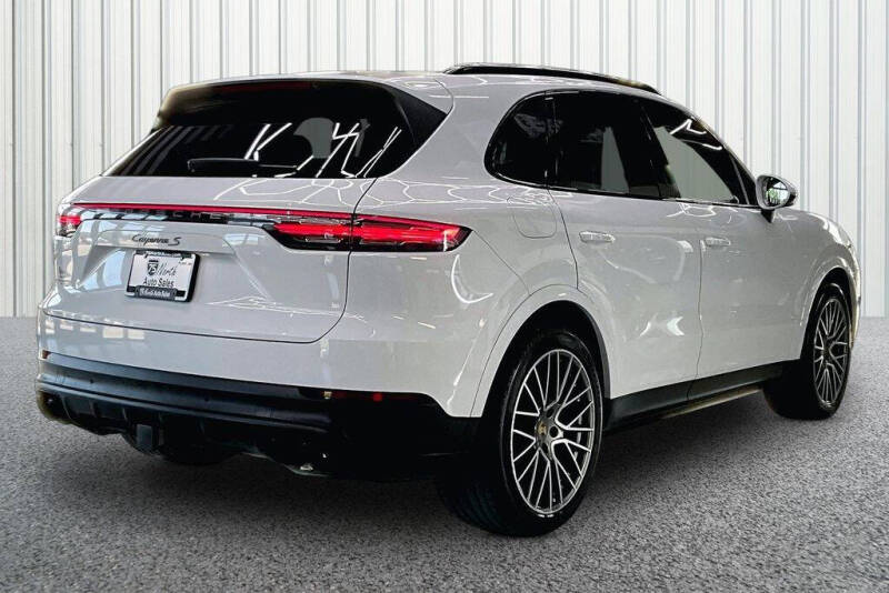 2023 Porsche Cayenne S Platinum Edition