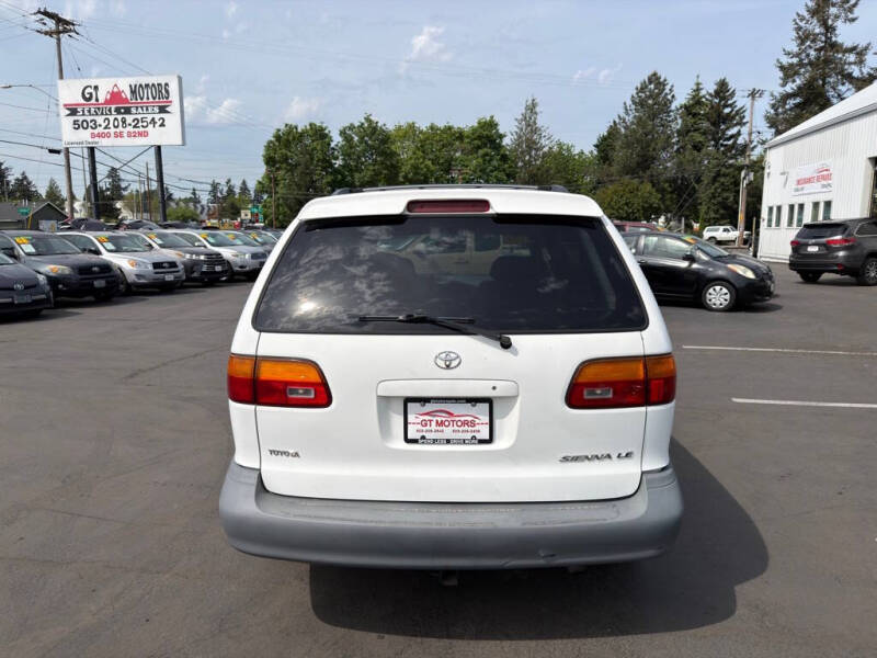 2000 Toyota Sienna LE