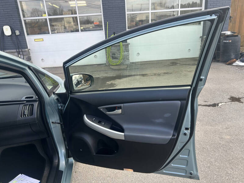 2013 Toyota Prius Three