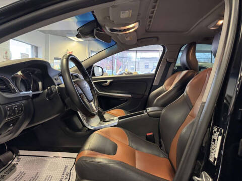 2018 Volvo V60 Cross Country T5 Premier