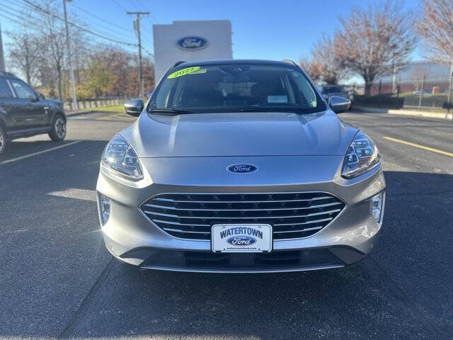 2022 Ford Escape Hybrid Titanium