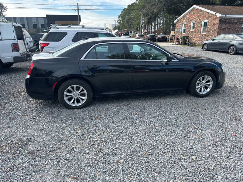 2015 Chrysler 300 Limited photo 8