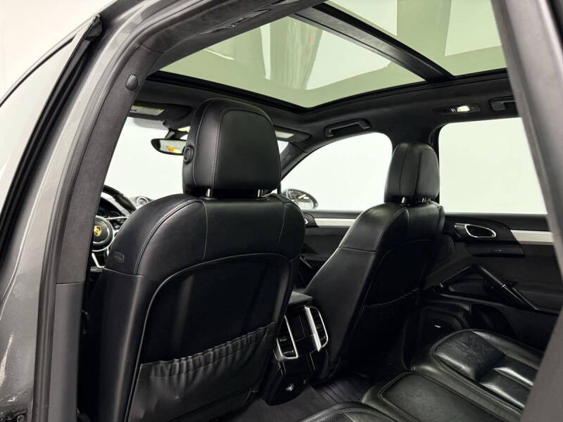 2016 Porsche Cayenne GTS