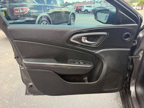 2015 Chrysler 200 C