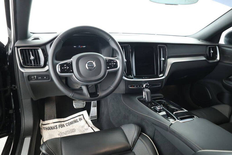 2022 Volvo S60 Recharge T8 R-Design Black Edition