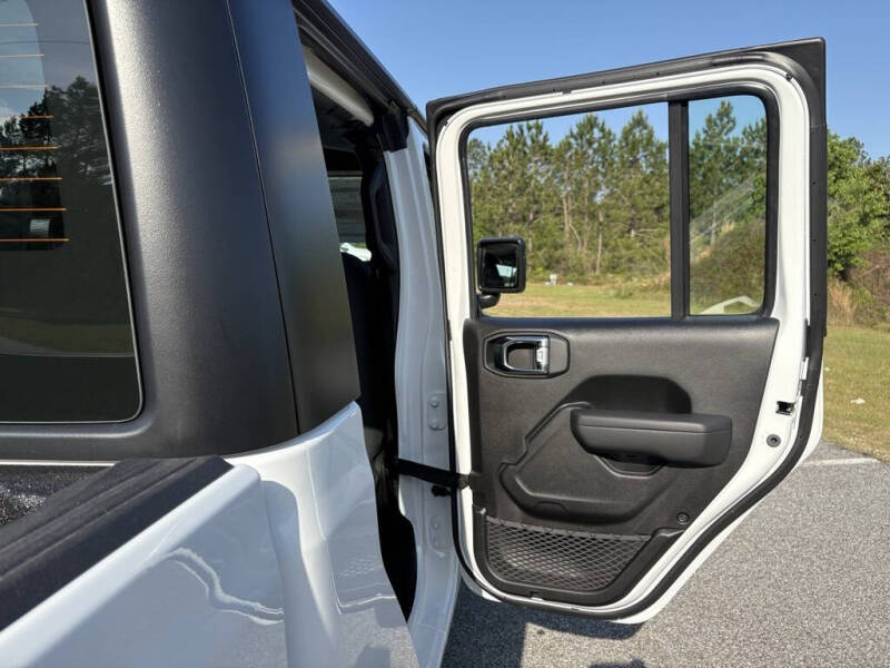 2025 Jeep Gladiator Sport