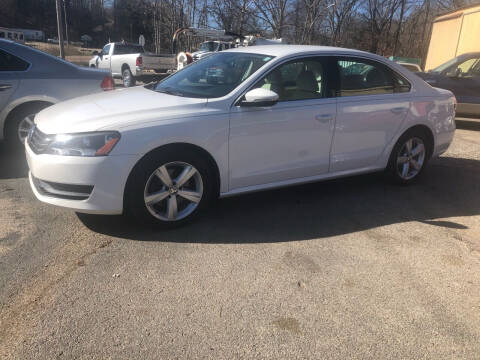2012 Volkswagen Passat for sale at Monroe Auto's, LLC in Parsons TN
