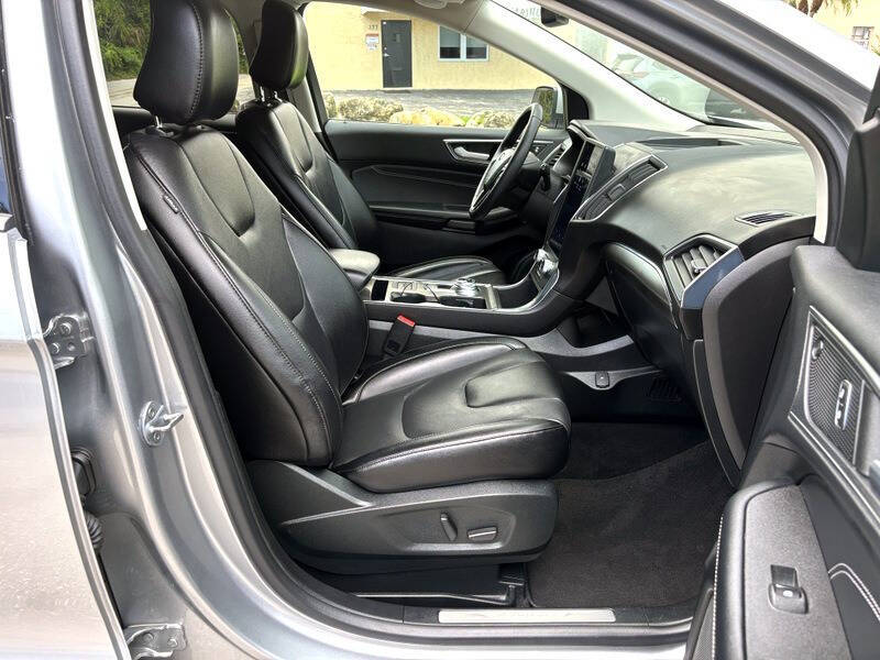 2022 Ford Edge Titanium