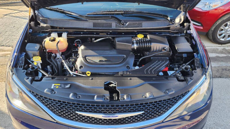 2020 Chrysler Voyager LX