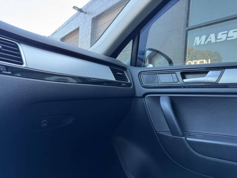 2014 Volkswagen Touareg V6 Sport