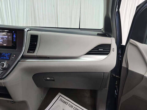 2017 Toyota Sienna LE 8-Passenger
