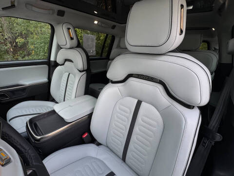 2023 Rivian R1S Adventure