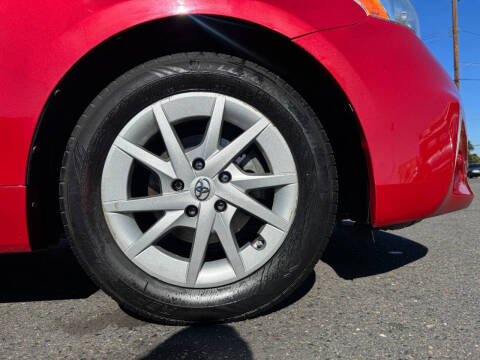 2014 Toyota Prius v Five