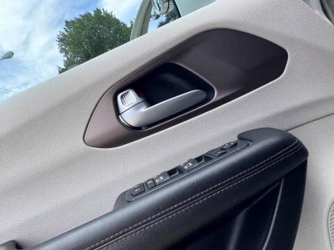 2017 Chrysler Pacifica Touring-L Plus