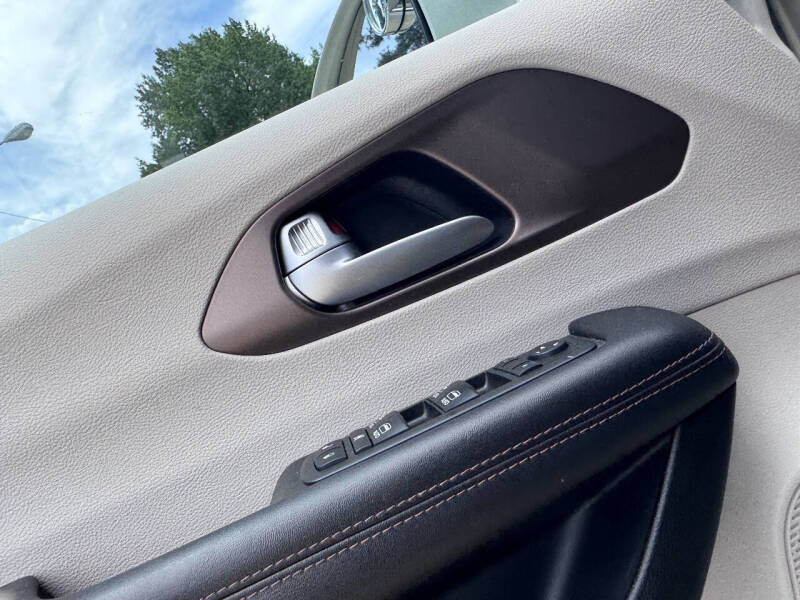 2017 Chrysler Pacifica Touring-L Plus
