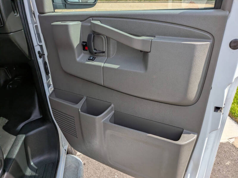 2025 Chevrolet Express 2500
