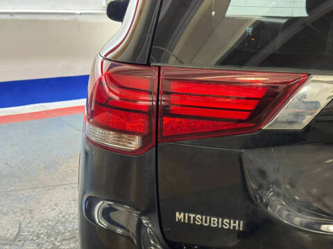 2017 Mitsubishi Outlander ES