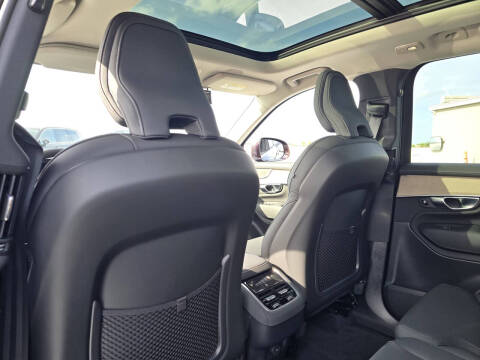 2025 Volvo XC90 B6 Core Bright Theme