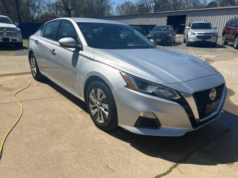 2020 Nissan Altima for sale at Hartline Family Auto in New Boston TX