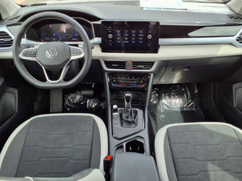 2025 Volkswagen Taos SE