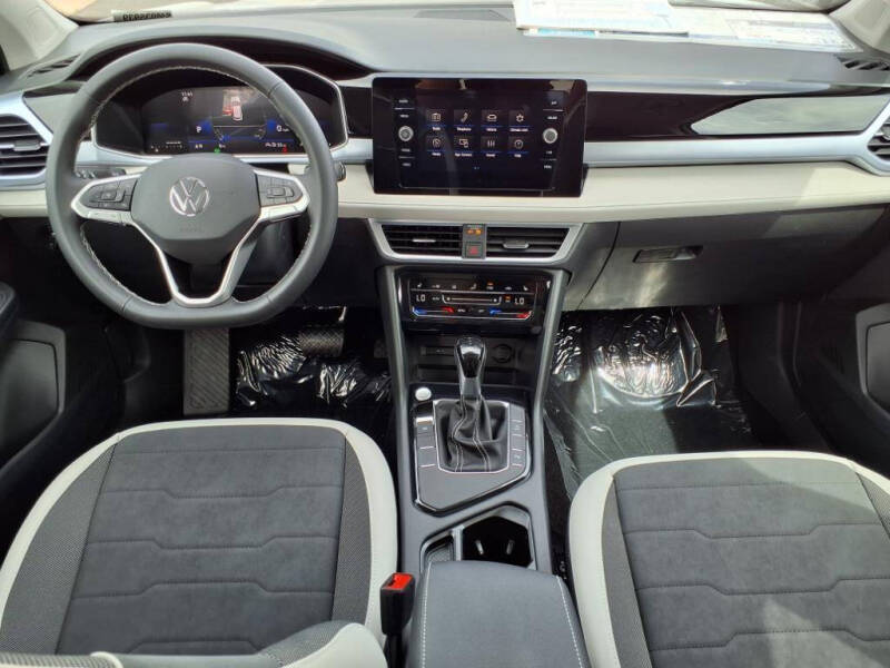 2025 Volkswagen Taos SE