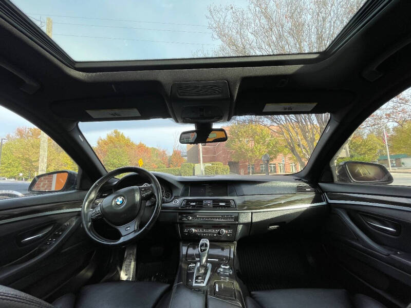 2013 BMW 5 Series 550i photo 16