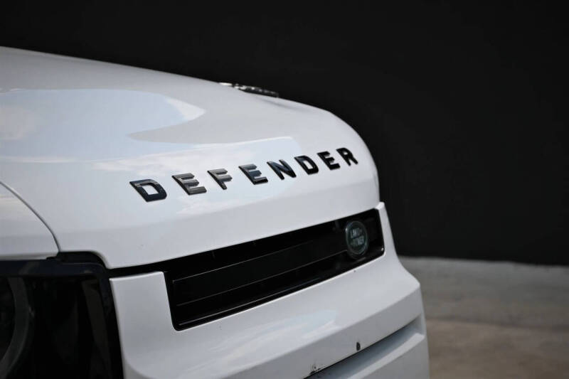 2025 Land Rover Defender 110 P300 S