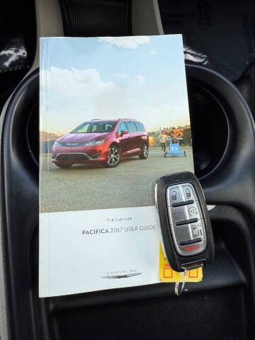 2017 Chrysler Pacifica Touring-L