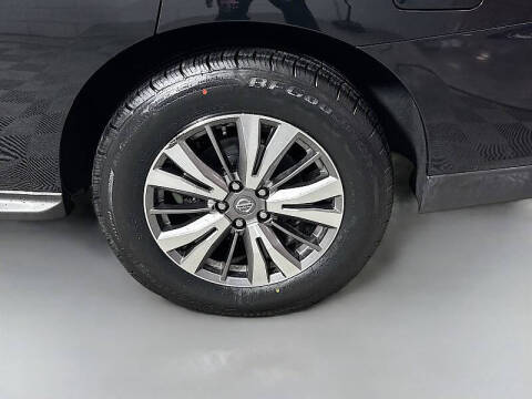 2020 Nissan Pathfinder SV