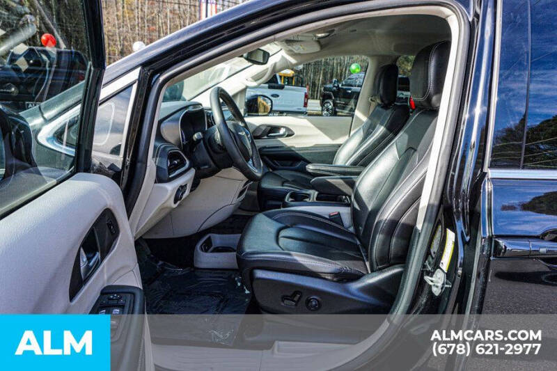 2024 Chrysler Pacifica Plug-In Hybrid Select