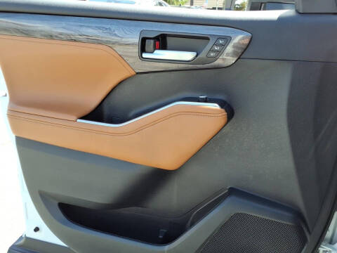 2023 Toyota Highlander Platinum