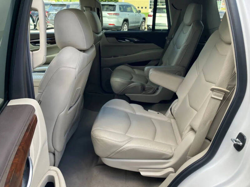 2016 Cadillac Escalade Luxury Collection