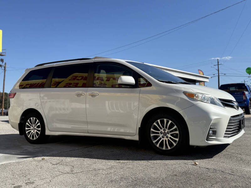 2018 Toyota Sienna XLE 8-Passenger