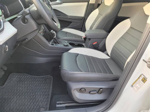 2025 Volkswagen Taos SEL 4Motion