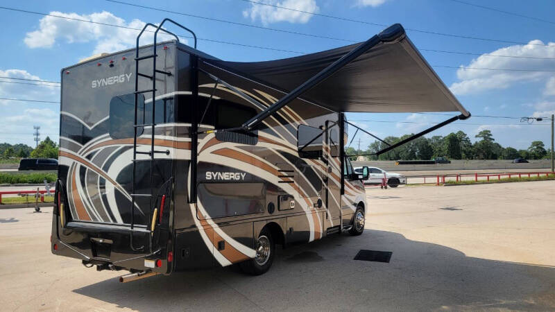2017 Thor Motor Coach SYNERGY  CB24