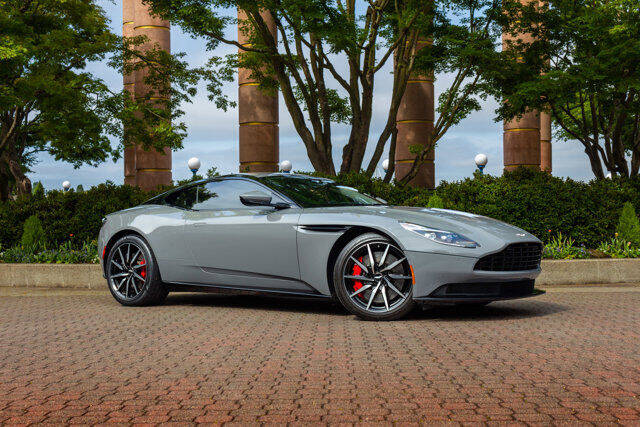 2018 Aston Martin DB11 15