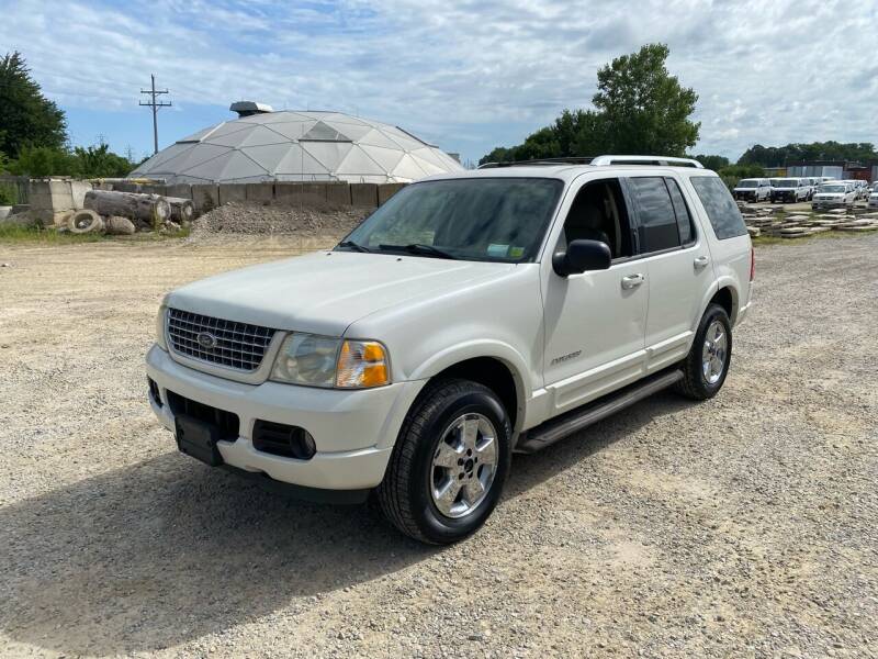 2004 Ford Explorer for sale at JE Autoworks LLC in Willoughby OH