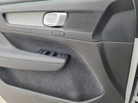 2024 Volvo XC40 B5 Plus Bright Theme