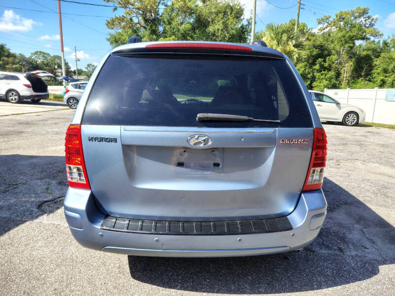 2008 Hyundai Entourage GLS