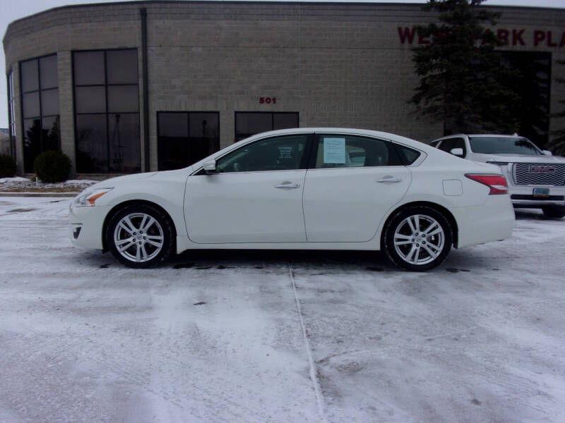 2015 Nissan Altima for sale at Elite Motors in Fargo ND