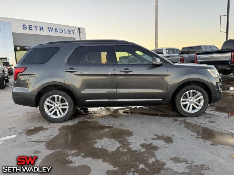 2017 Ford Explorer XLT photo 10