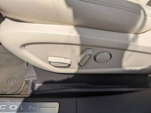 2019 Lincoln Nautilus Select