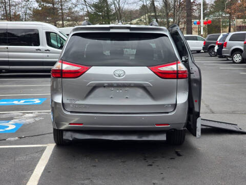 2018 Toyota Sienna XLE 8-Passenger