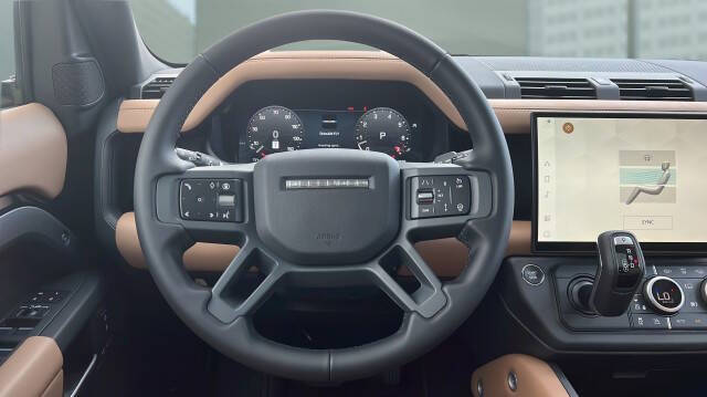 2026 Land Rover Defender 110 P400 X-Dynamic SE