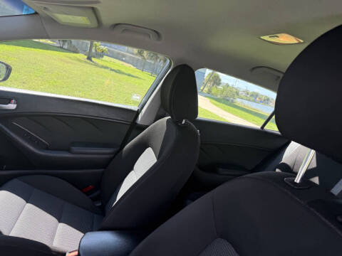 2017 Kia Forte5 LX