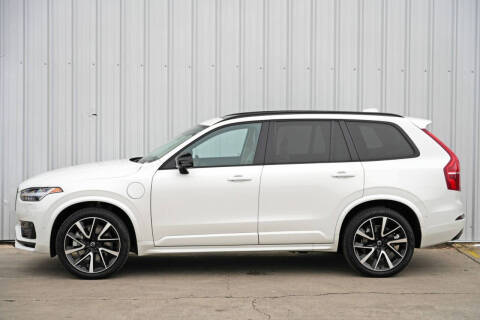 2023 Volvo XC90 Recharge T8 Ultimate Dark Theme