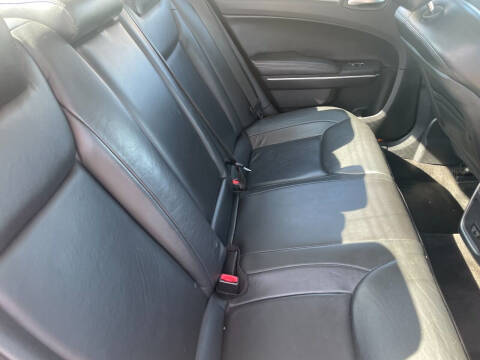 2015 Chrysler 300 Limited