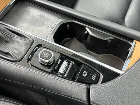 2021 Volvo XC90 T5 Momentum