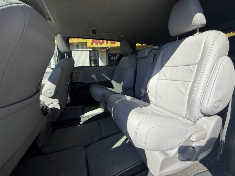 2018 Toyota Sienna XLE 8-Passenger