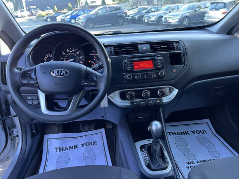 2015 Kia Rio 5-Door LX